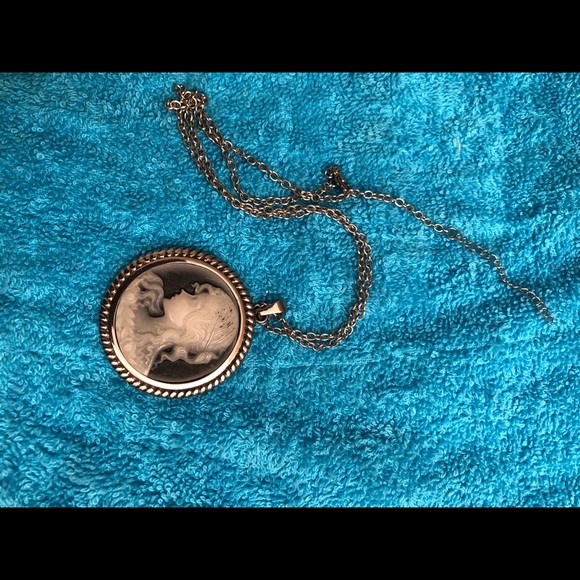 Vintage 🚨 OOAK sterling silver and real blue agate cameo necklace - Picture 2 of 3
